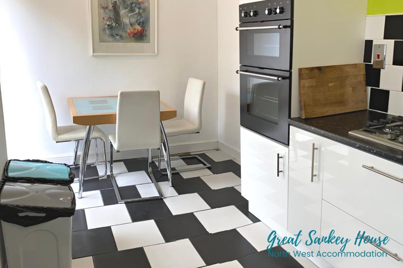 Great Sankey Serviced Accommodation Warrington Ngoại thất bức ảnh