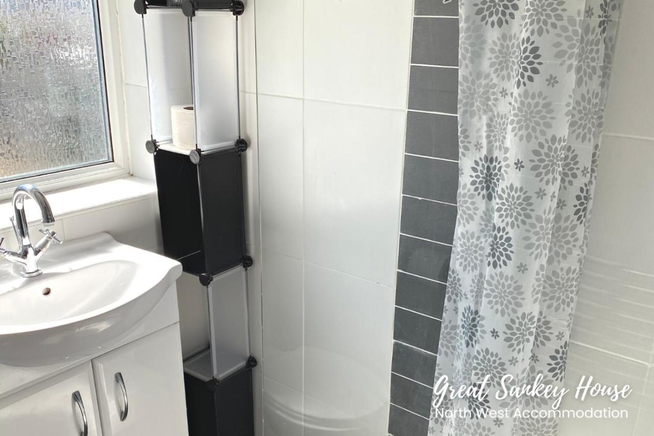 Great Sankey Serviced Accommodation Warrington Ngoại thất bức ảnh