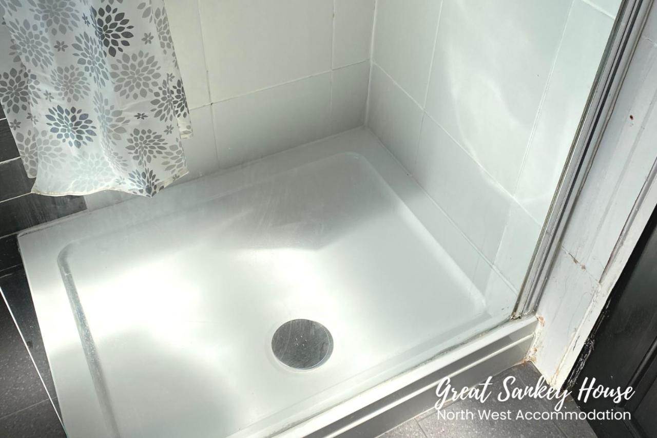 Great Sankey Serviced Accommodation Warrington Ngoại thất bức ảnh