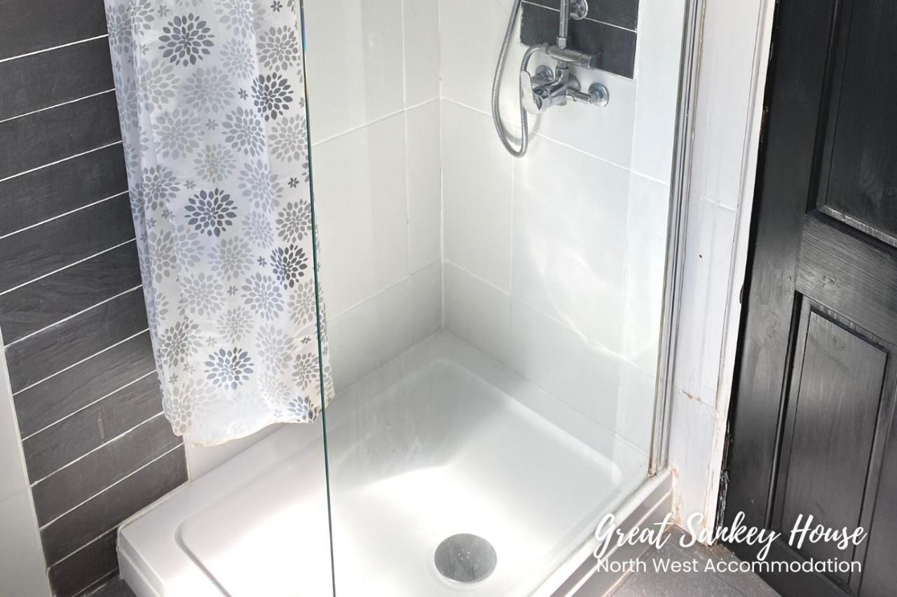 Great Sankey Serviced Accommodation Warrington Ngoại thất bức ảnh